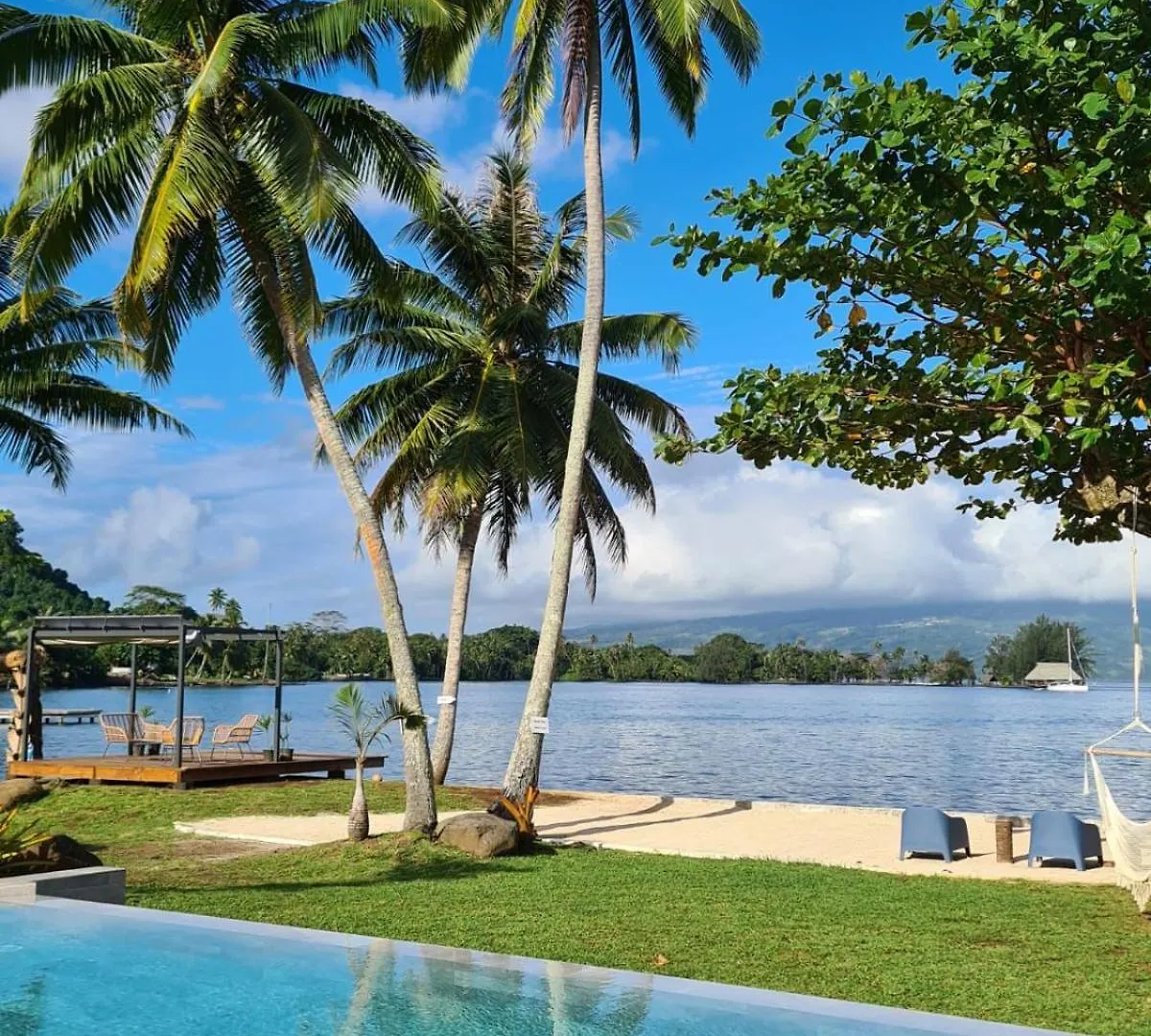Sublime Tahiti Beach Retreat Mataiea